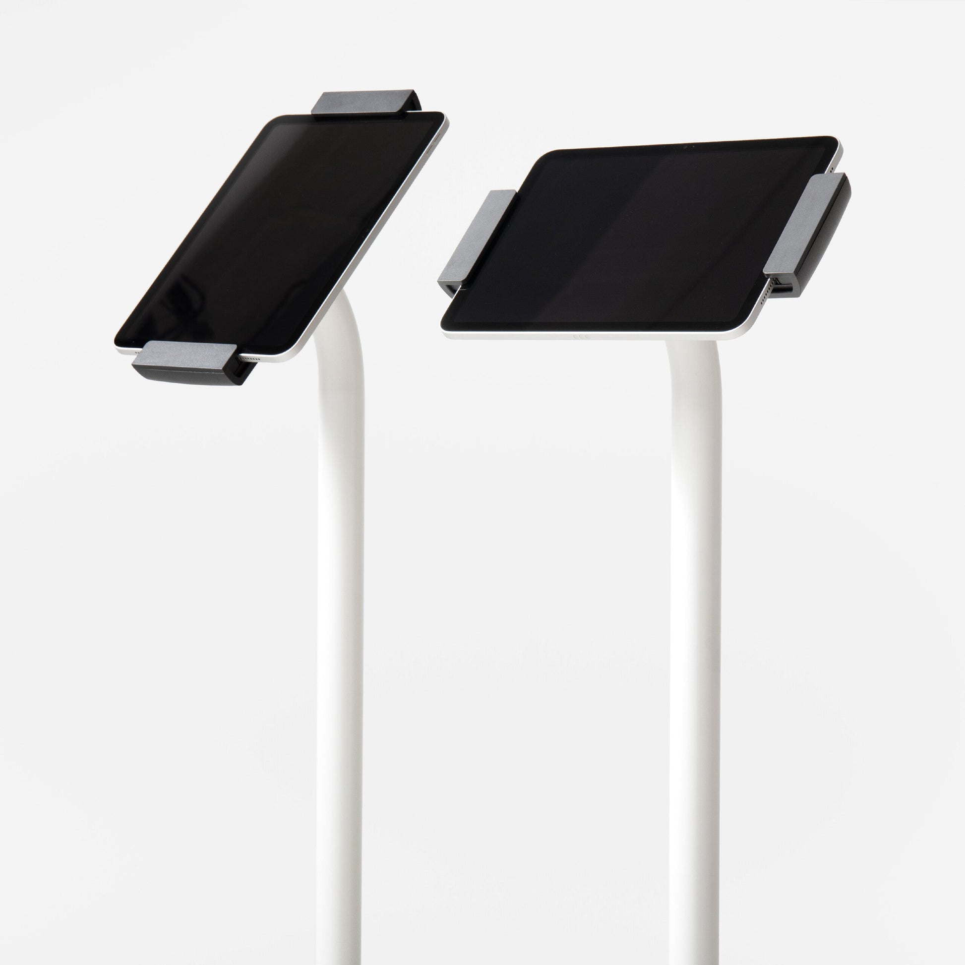 Bouncepad Clip vrijstaande tablet-vloerstandaard in wit, staande en liggende oriëntatie