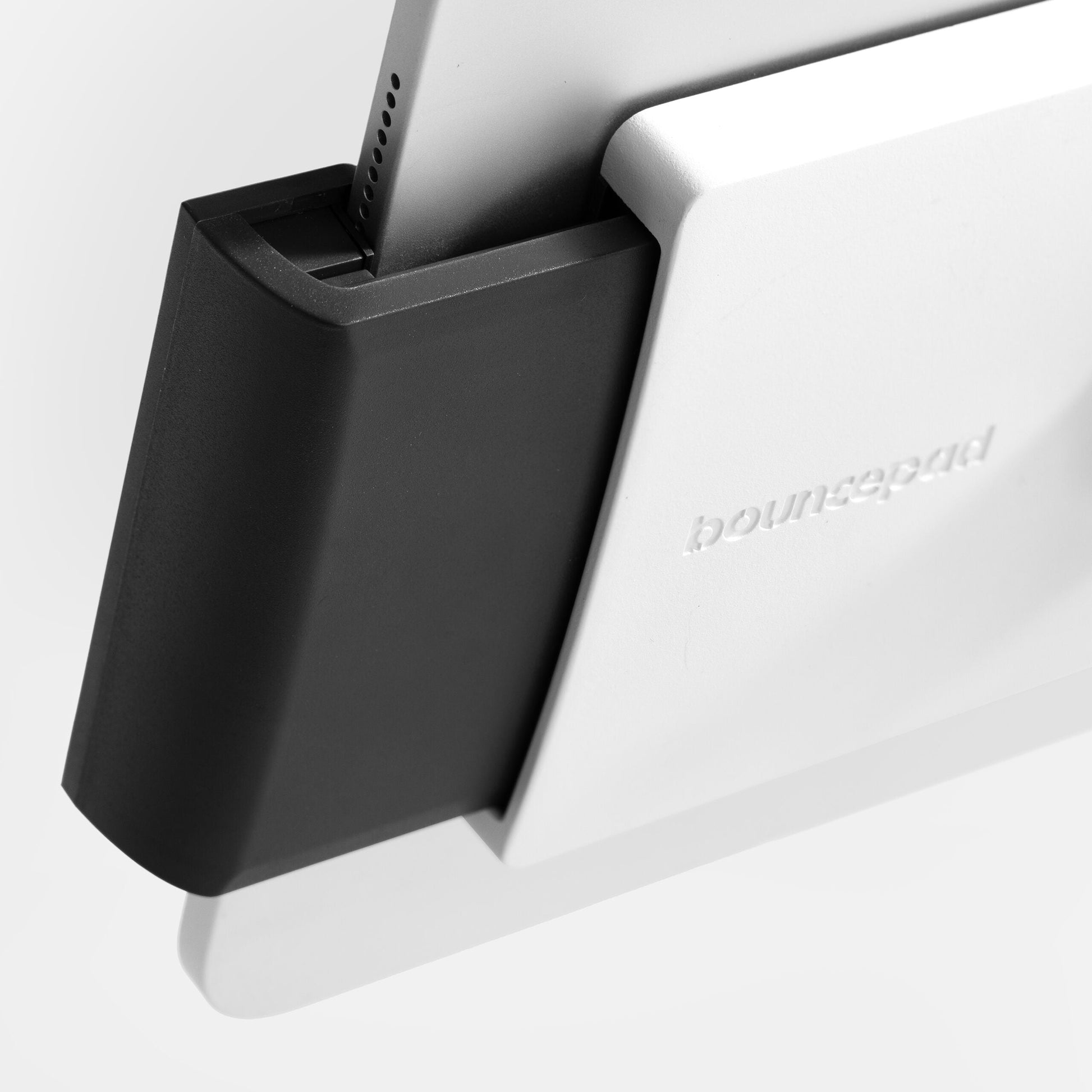 Bouncepad Clip vrijstaande slanke tabletvloerstandaard in wit, detailweergave