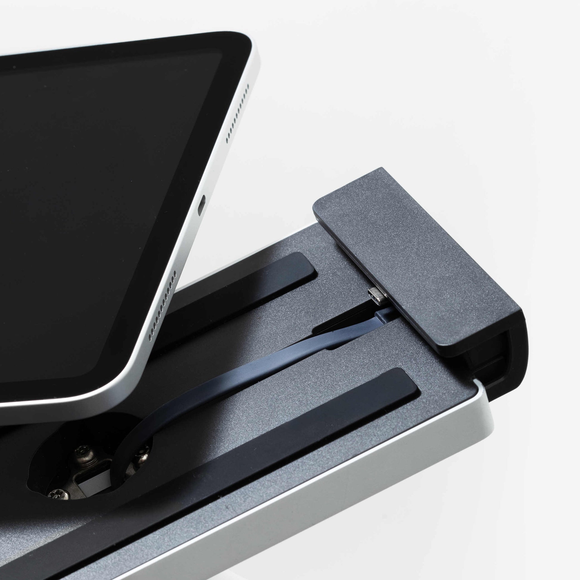 Bouncepad Clip bureau-tablethouder in wit, kabelbeheer, detailweergave