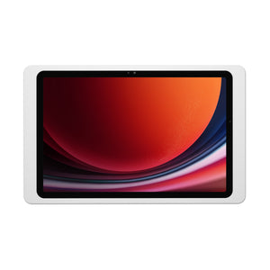 Displine Companion Wall 2.0 wandhouder voor Samsung Galaxy Tab voor Samsung Galaxy TAB A9 en TAB A11, in wit, vooraanzicht, met geïnstalleerde tablet