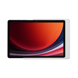 Displine Companion Wall Home wandhouder voor Samsung Galaxy Tab voor Samsung Galaxy TAB A9 en TAB A11, in wit, vooraanzicht, met geïnstalleerde tablet