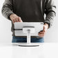 Bouncepad Core Counter Twist-Mini tablethouder in wit, getoond in gebruik