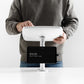 Bouncepad Original Twin tablet-bureauhouder in wit, getoond in gebruik