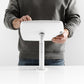 Bouncepad Original Twist tablet bureausteun in wit, getoond in gebruik